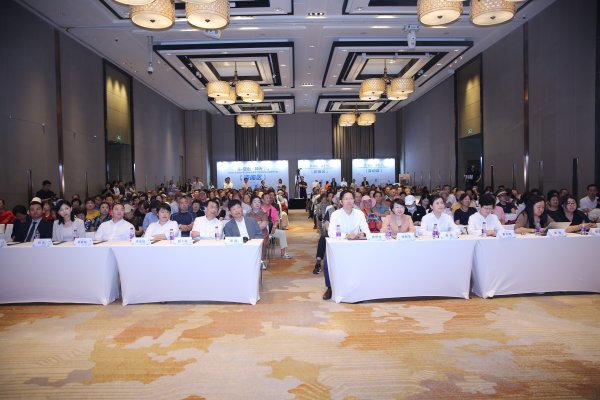 壹资网 《2025长寿时代安心种牙白皮书》发布  种植牙进入“普惠时代”