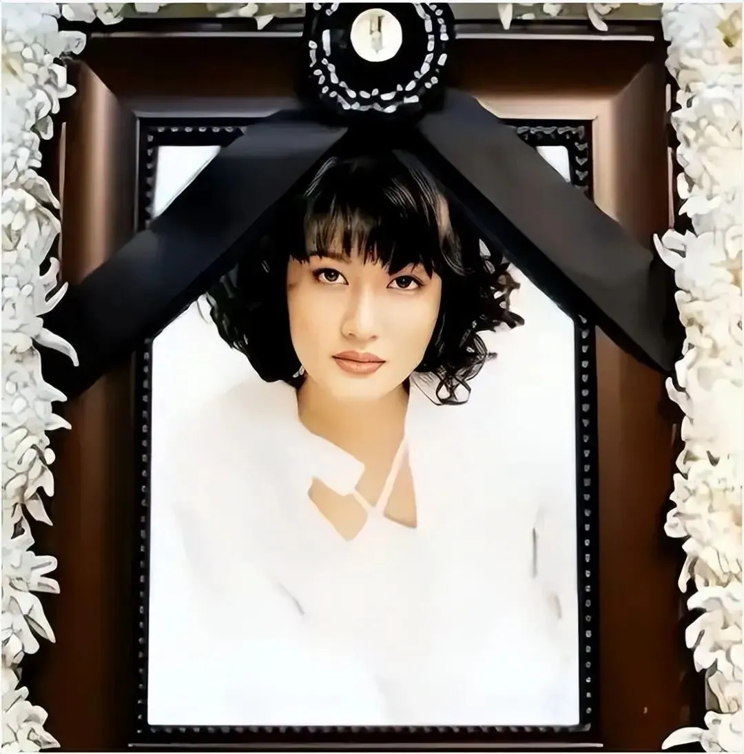 投牛策略 1999年，她洗完澡从23楼一跃而下，临终时最后喊了声“妈妈”