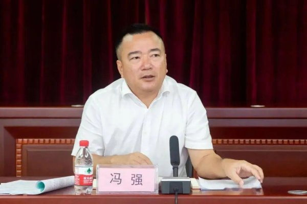 恒信策略 区委书记沉迷网游，区长沉迷高尔夫，两人同日被查